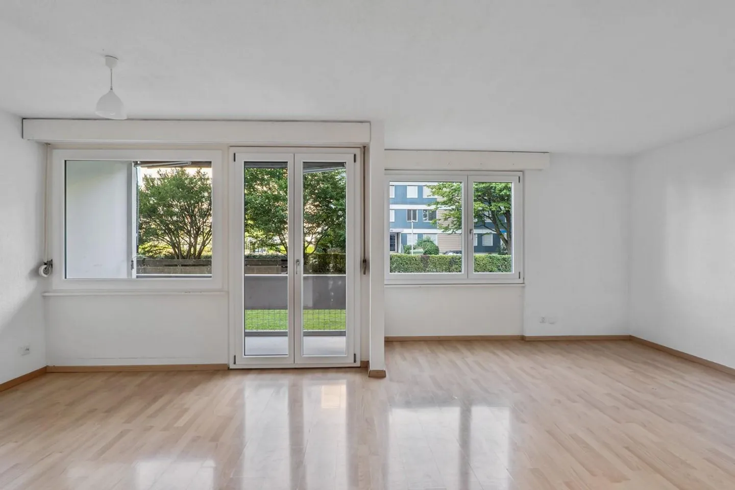 Bellissimo appartamento fresco di 4,5 stanze disponibile immediatamente! - Foto 2 di 12