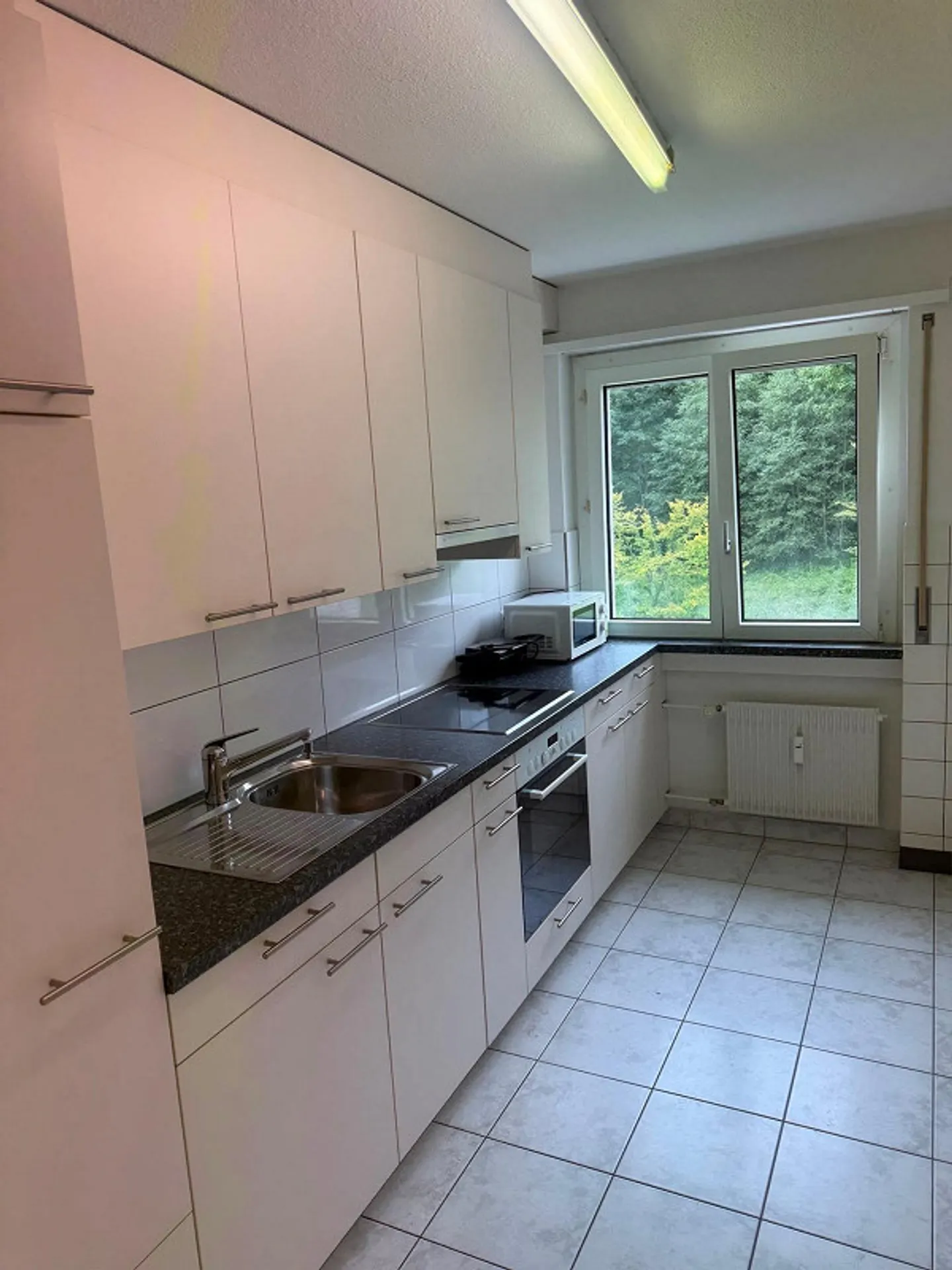 Bright 2-room apartment with balcony and view of greenery - Photo 1 of 5