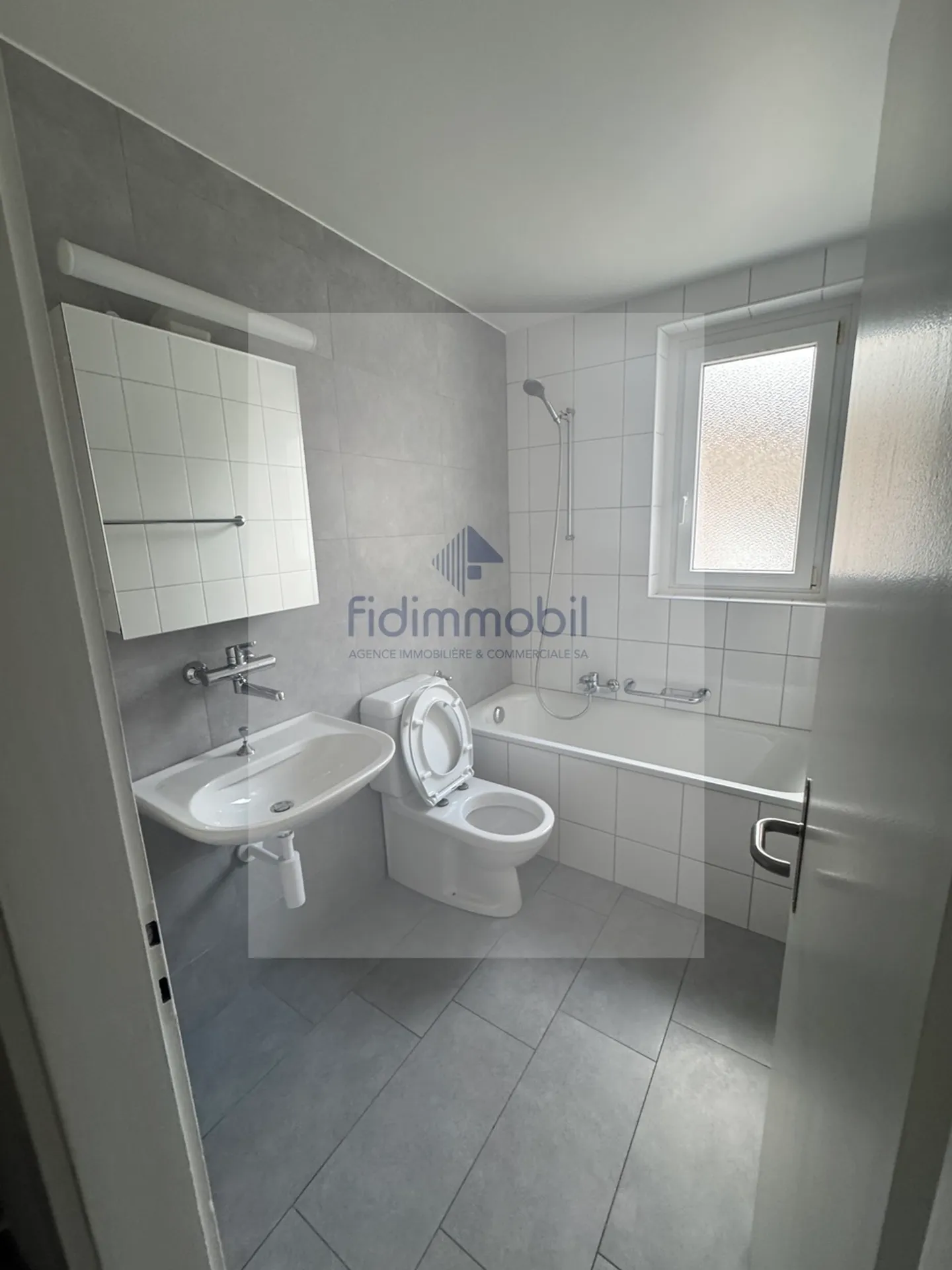 3-room apartment on the 1st floor - Photo 3 of 9