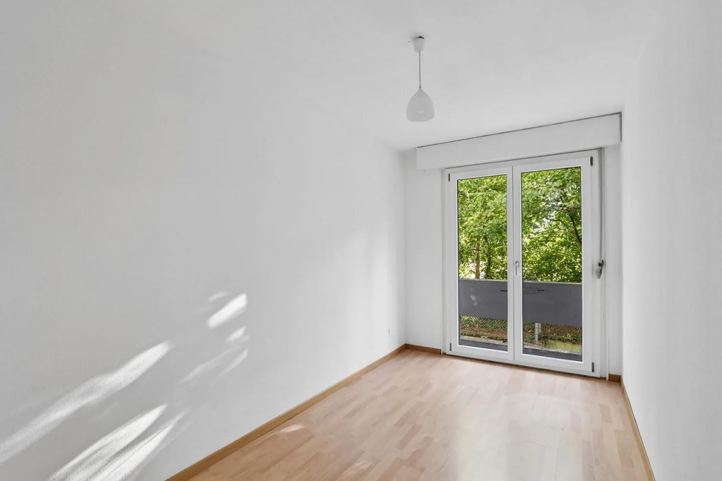 Bellissimo appartamento fresco di 4,5 stanze disponibile immediatamente! - Foto 3 di 12