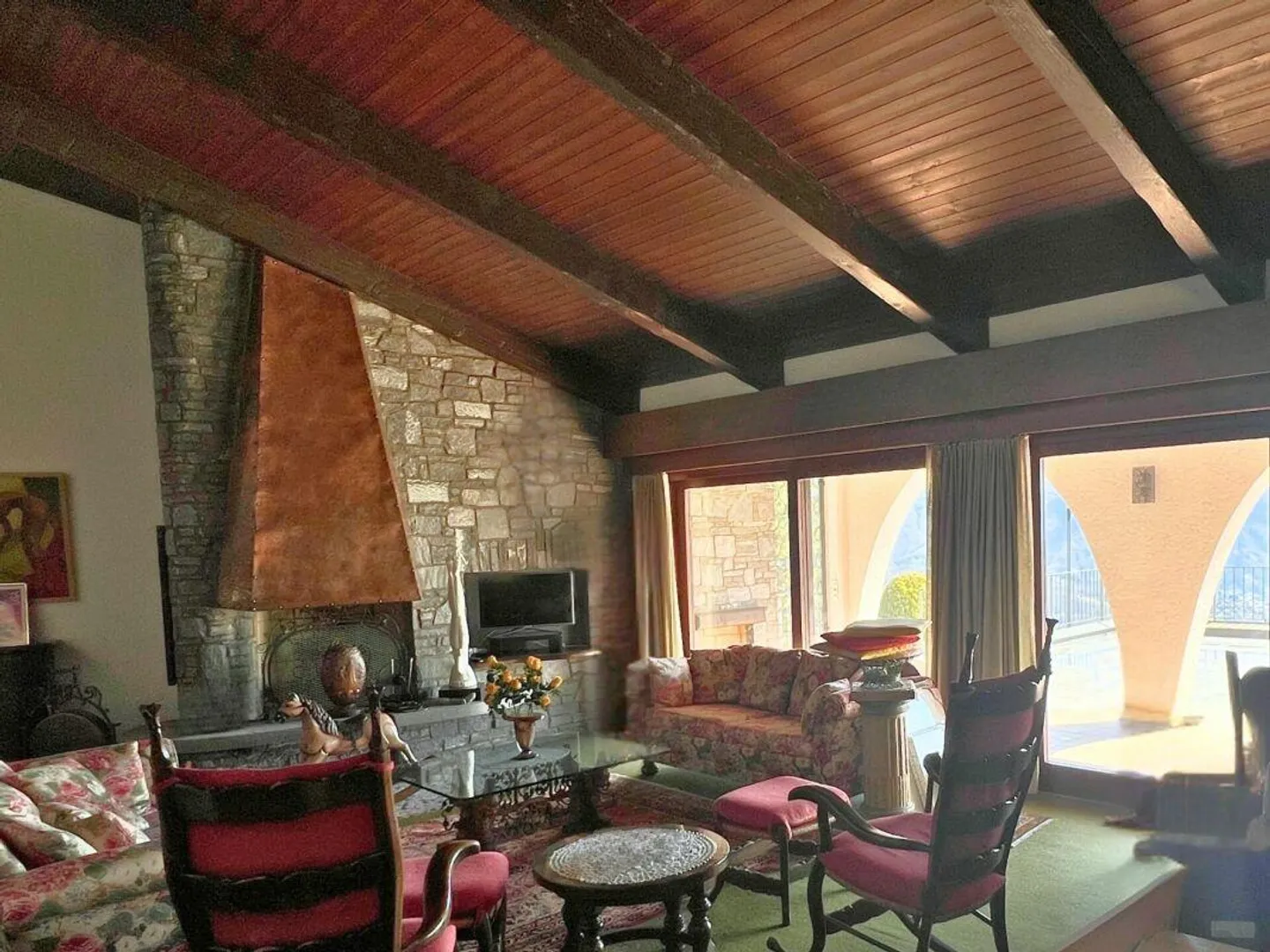 Ampia villa nel verde con piscina, vista panoramica e oltre 7'000 mq di terreno - Foto 11 di 17
