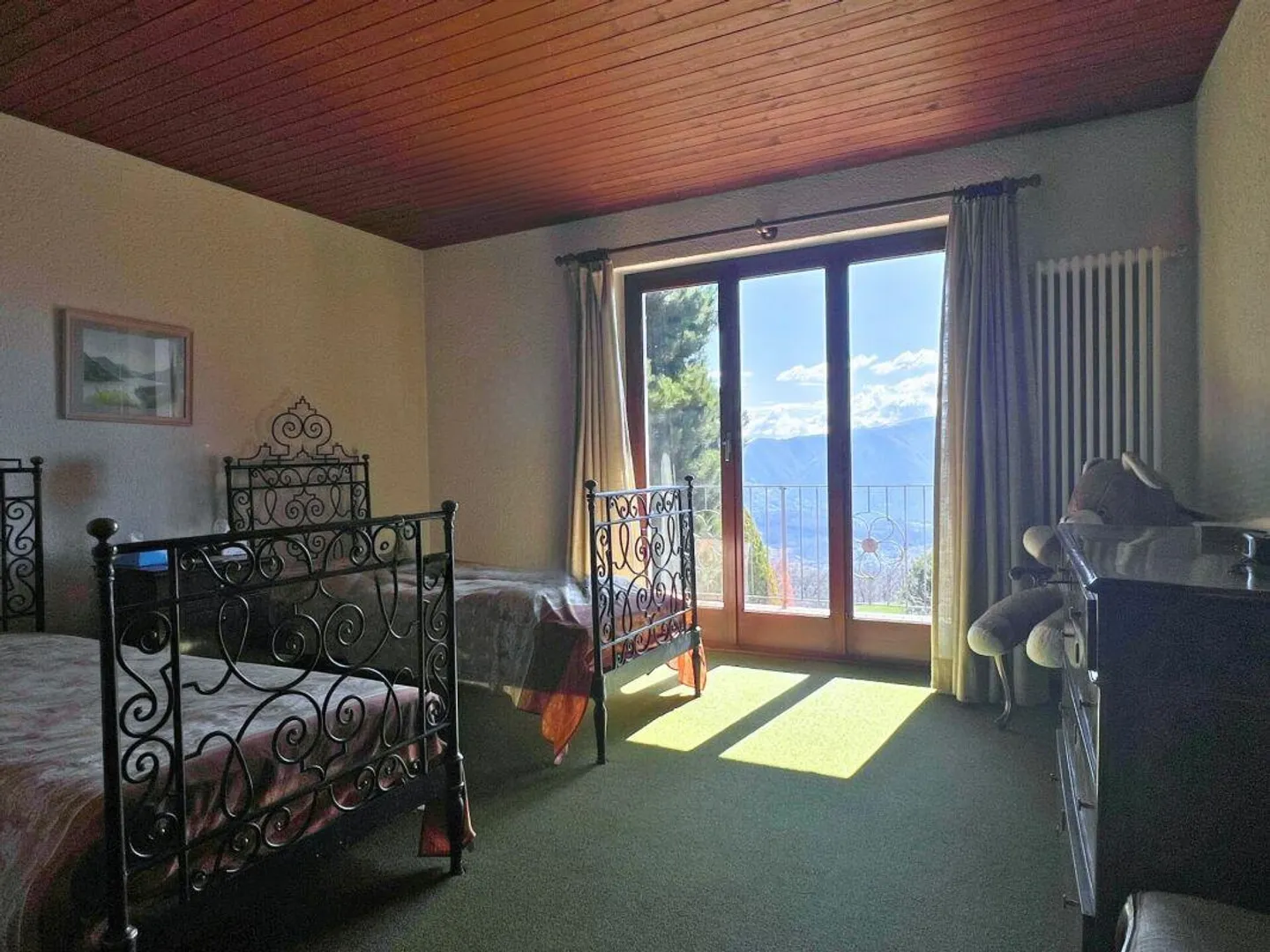 Ampia villa nel verde con piscina, vista panoramica e oltre 7'000 mq di terreno - Foto 12 di 17
