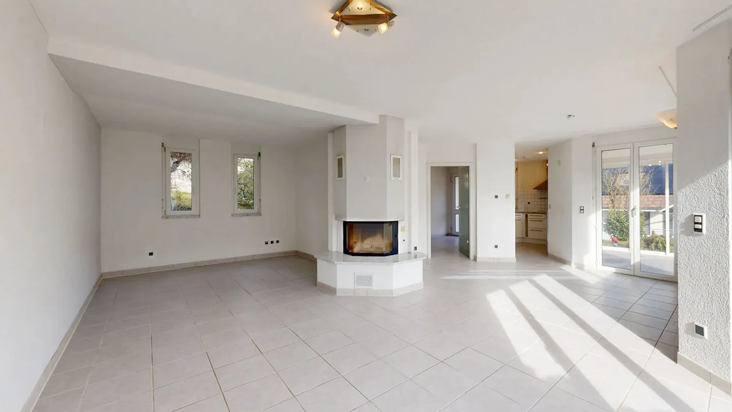Casa bifamiliare adatta alle famiglie con camino e garage di 6,5 stanze - Foto 4 di 23