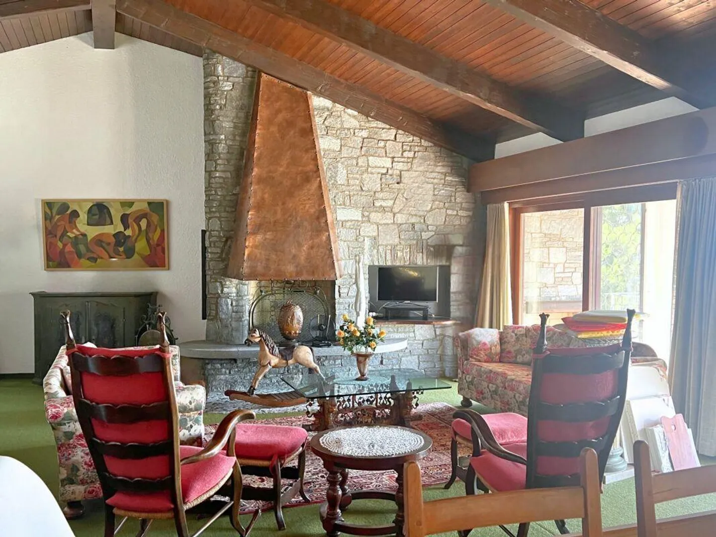 Ampia villa nel verde con piscina, vista panoramica e oltre 7'000 mq di terreno - Foto 10 di 17