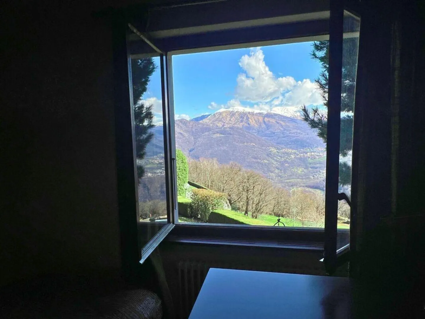 Ampia villa nel verde con piscina, vista panoramica e oltre 7'000 mq di terreno - Foto 13 di 17