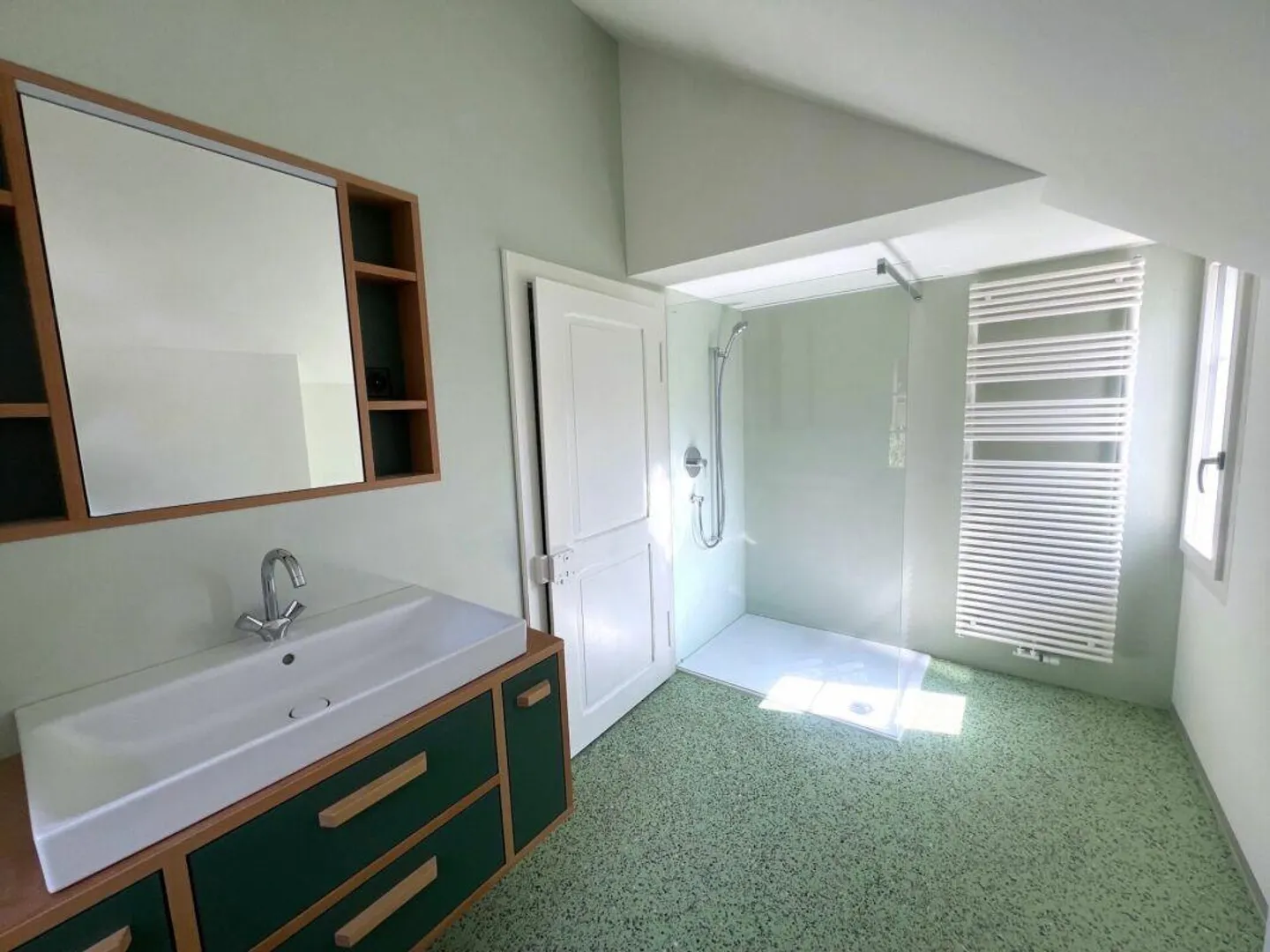 Newly renovated 3.5-room apartment with beautiful views in Beckenried - Photo 5 of 12