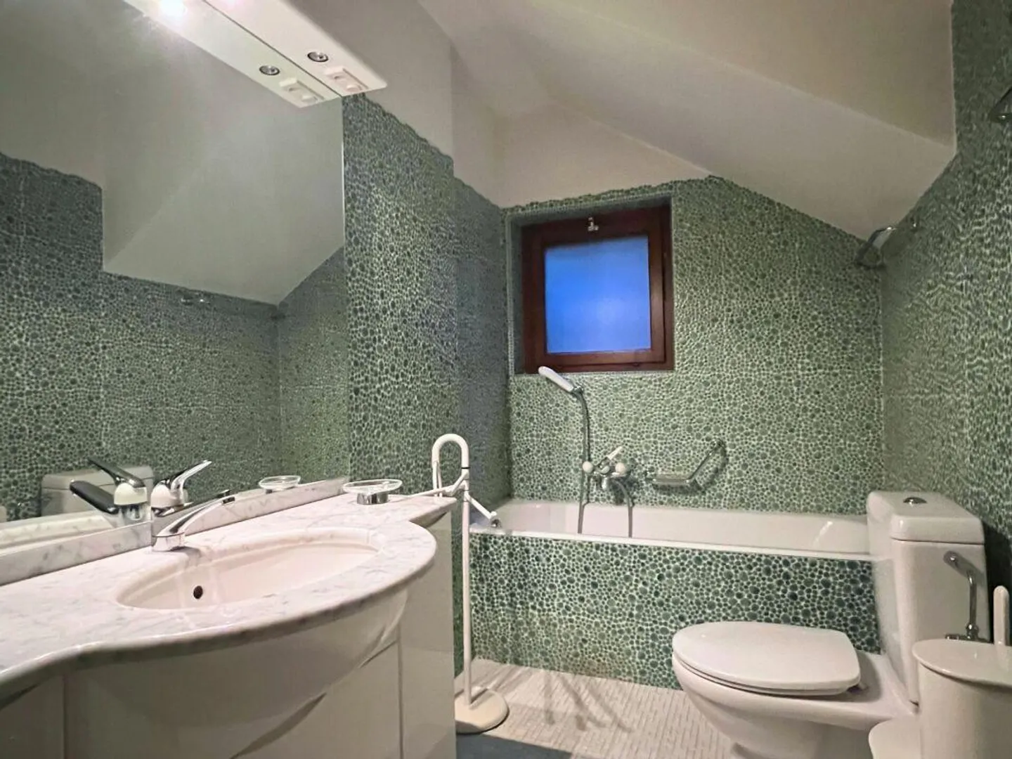Ampia villa nel verde con piscina, vista panoramica e oltre 7'000 mq di terreno - Foto 15 di 17
