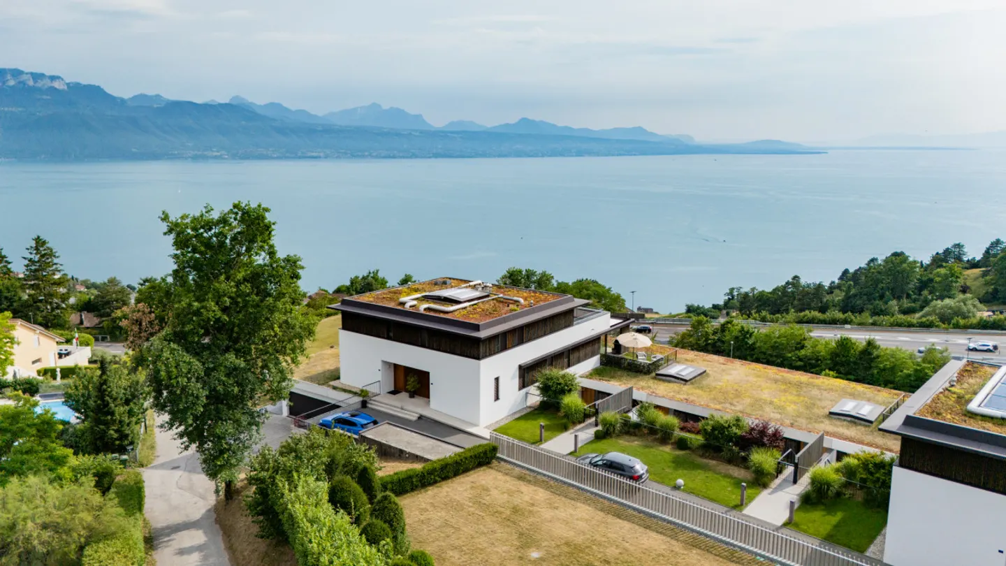 Luxury Duplex with Lake View - Photo 1 of 13