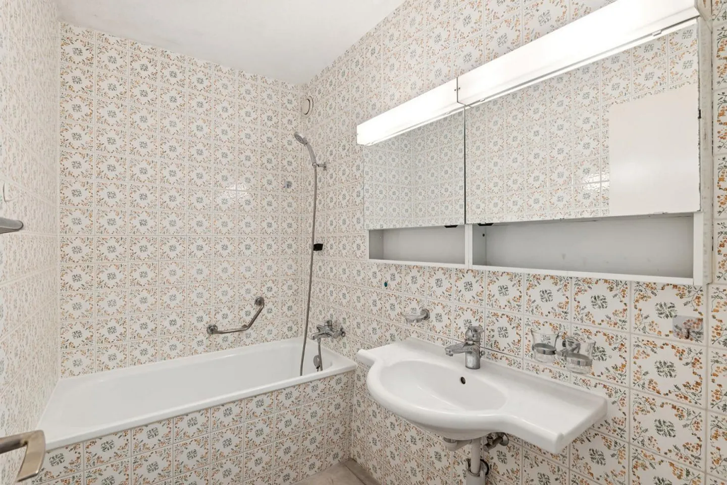 Bellissimo appartamento fresco di 4,5 stanze disponibile immediatamente! - Foto 8 di 12