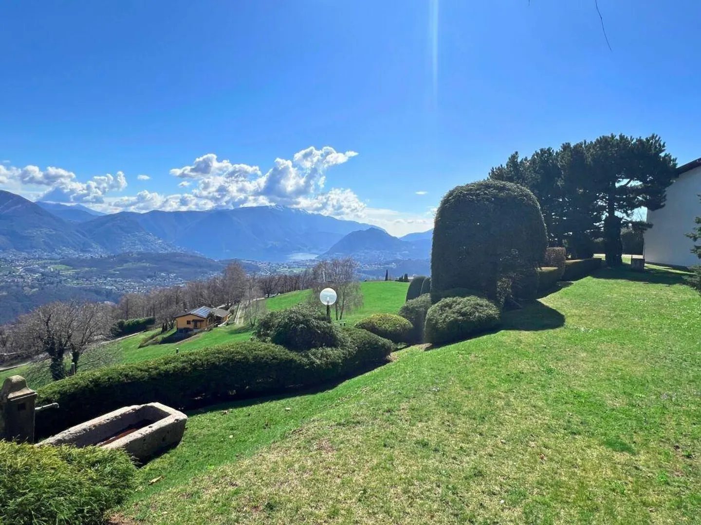 Ampia villa nel verde con piscina, vista panoramica e oltre 7'000 mq di terreno - Foto 17 di 17