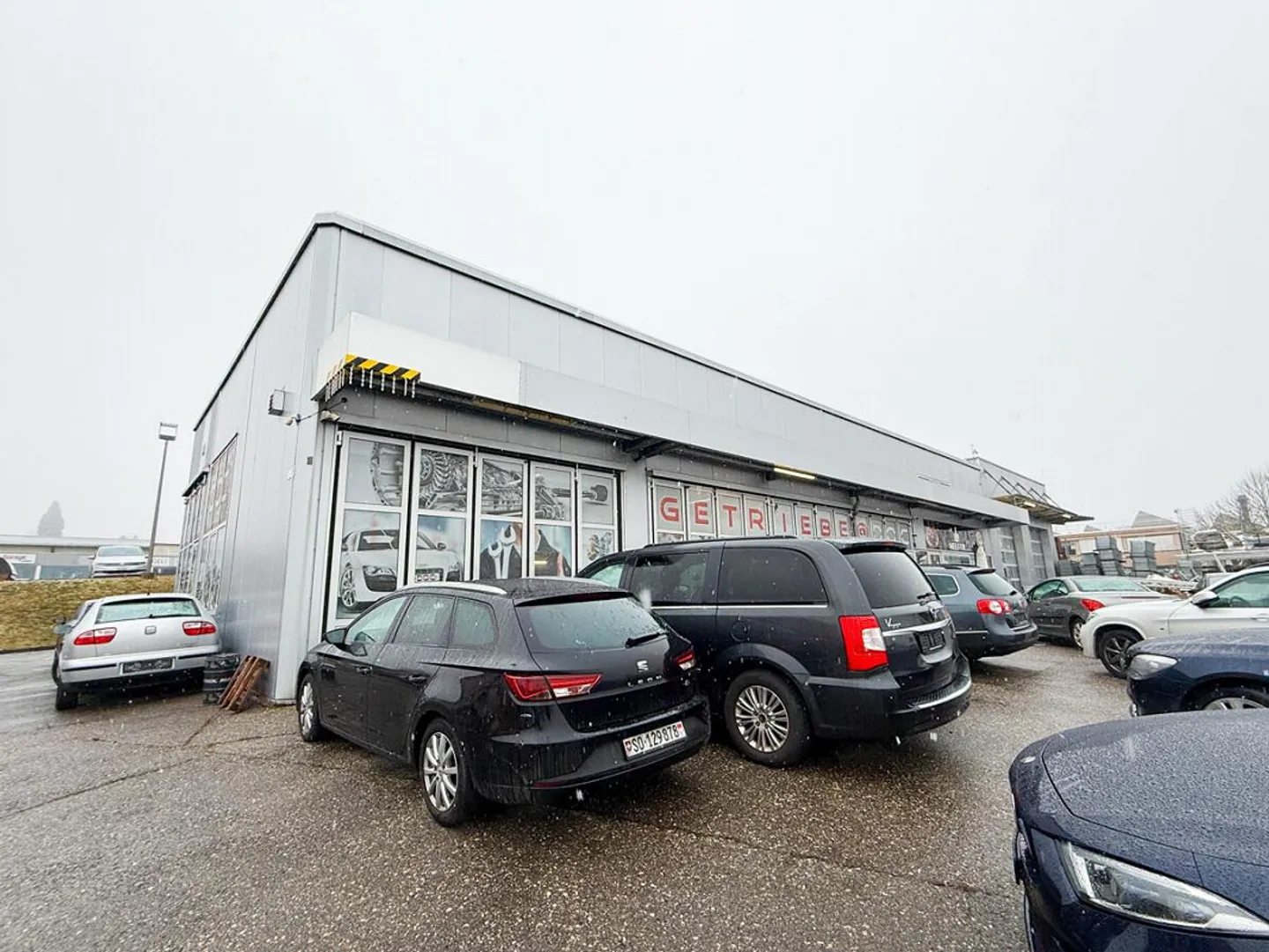 AUTOFFICINA STABILITA CON ATTREZZATURA COMPLETA A GRENCHEN IN VENDITA - Foto 1 di 10