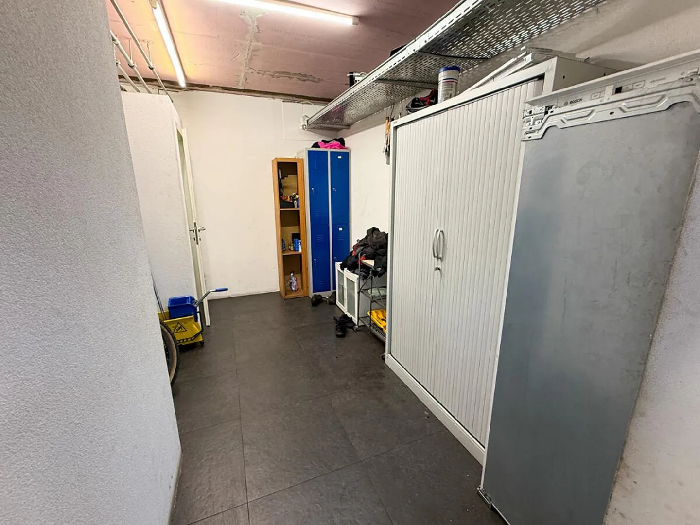 AUTOFFICINA STABILITA CON ATTREZZATURA COMPLETA A GRENCHEN IN VENDITA - Foto 10 di 10