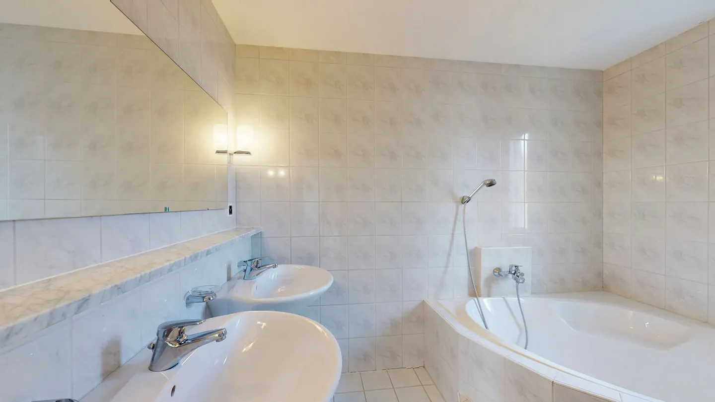 Casa bifamiliare adatta alle famiglie con camino e garage di 6,5 stanze - Foto 10 di 23