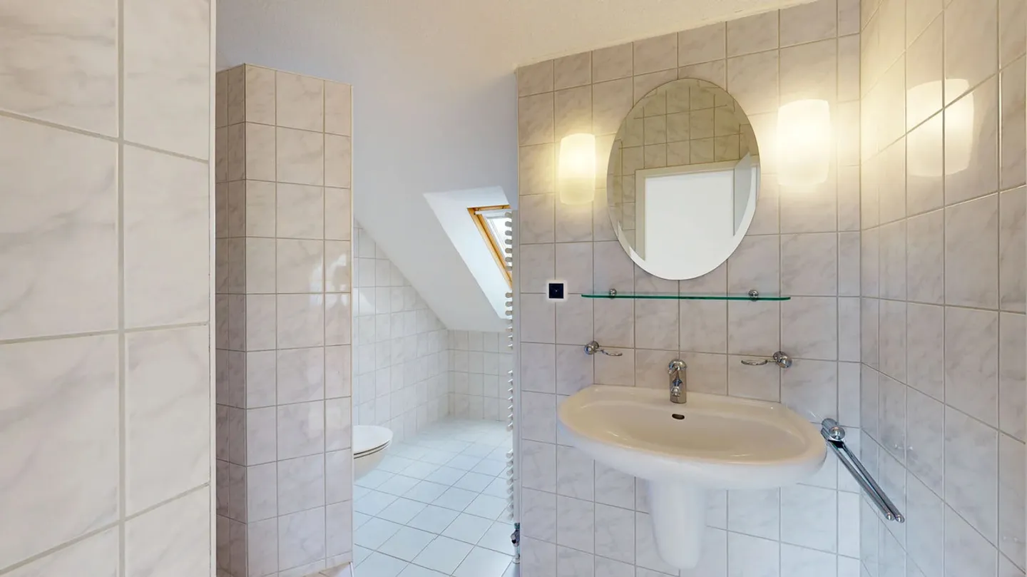 Casa bifamiliare adatta alle famiglie con camino e garage di 6,5 stanze - Foto 16 di 23