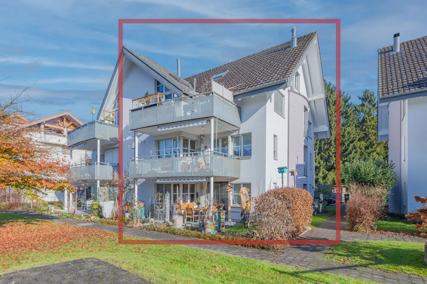 GROSSEN IMMOBILIEN - Gepflegter Hausteil mit drei 4.5-Zimmer-Wohnungen - Foto 3 von 17