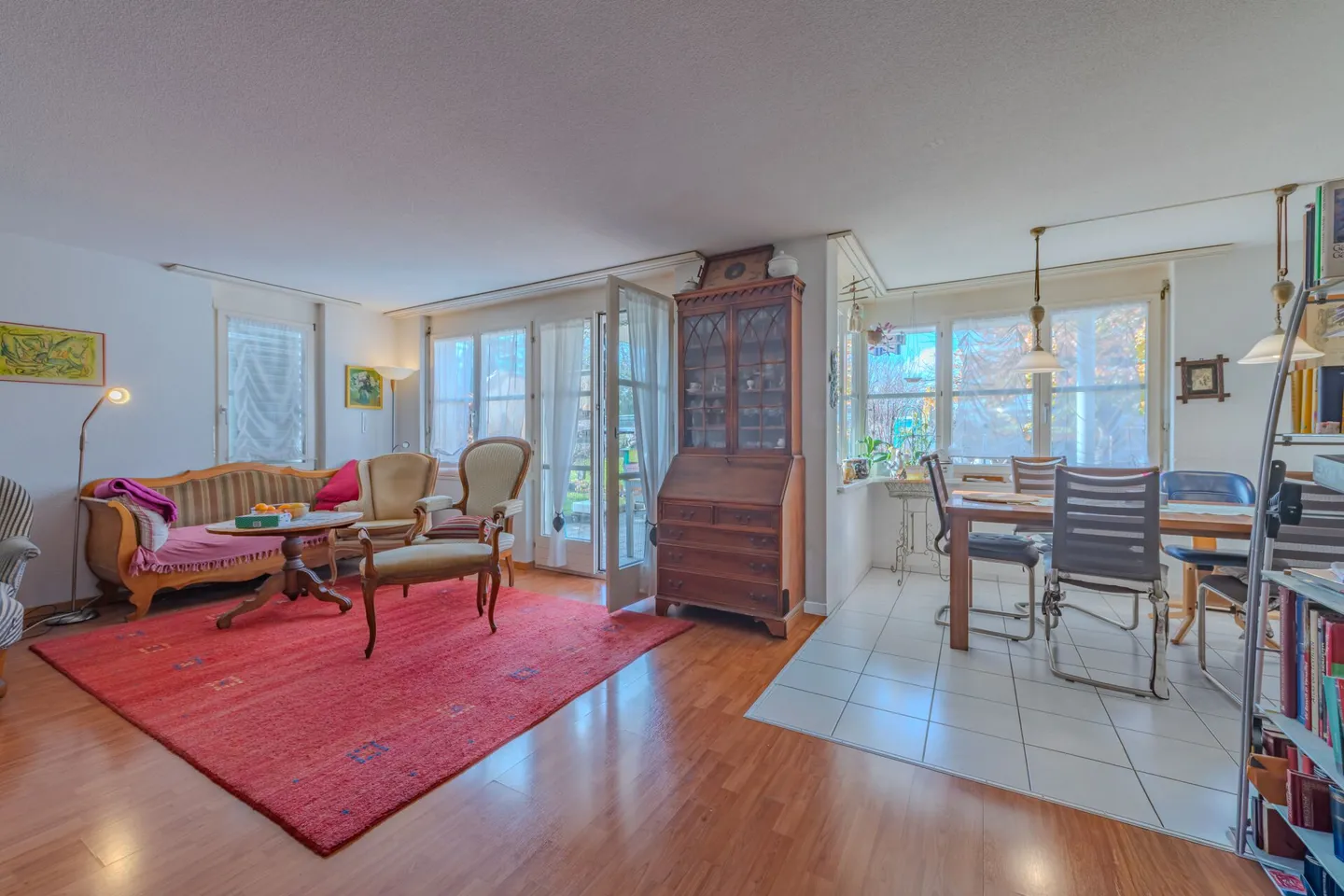 GROSSEN IMMOBILIEN - Gepflegter Hausteil mit drei 4.5-Zimmer-Wohnungen - Foto 4 von 17