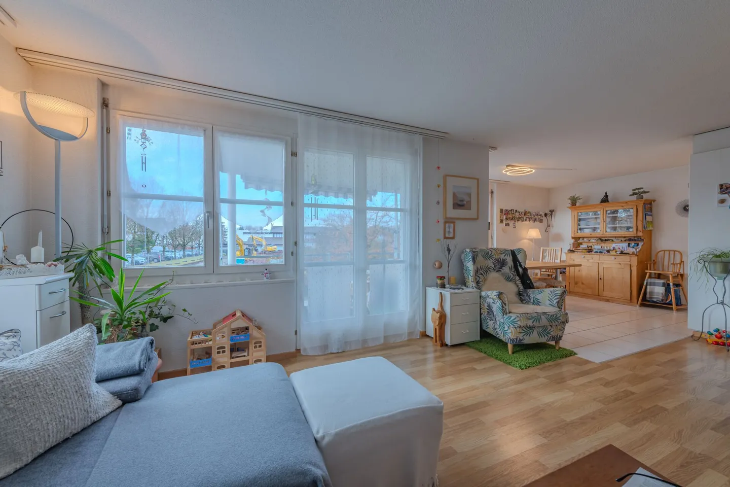 GROSSEN IMMOBILIEN - Gepflegter Hausteil mit drei 4.5-Zimmer-Wohnungen - Foto 10 von 17