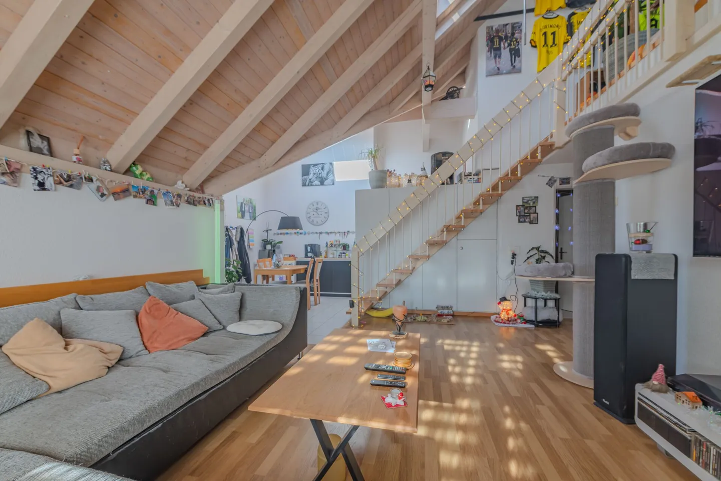 GROSSEN IMMOBILIEN - Gepflegter Hausteil mit drei 4.5-Zimmer-Wohnungen - Foto 14 von 17