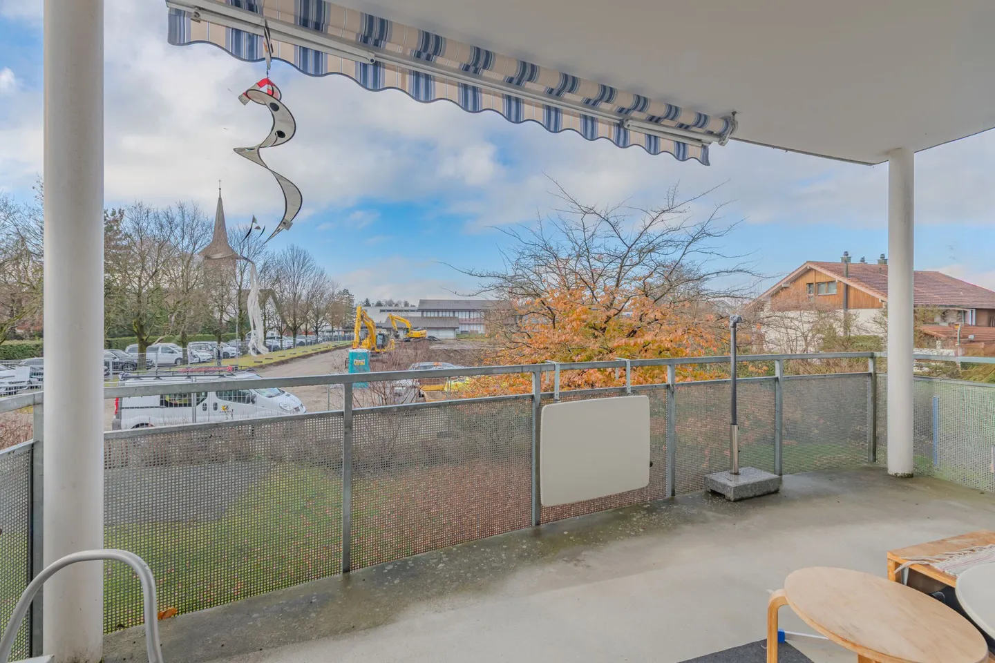 GROSSEN IMMOBILIEN - Gepflegter Hausteil mit drei 4.5-Zimmer-Wohnungen - Foto 13 von 17