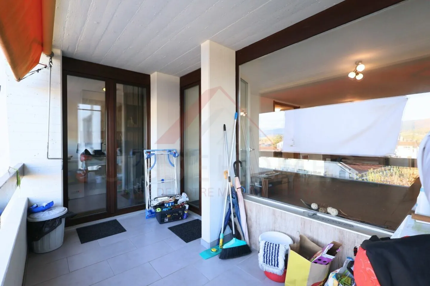 «Coup de coeur in Échallens 122 m² hell mit Balkon, Kamin und Dachgeschoss zum Umbau» - Photo 4 sur 11