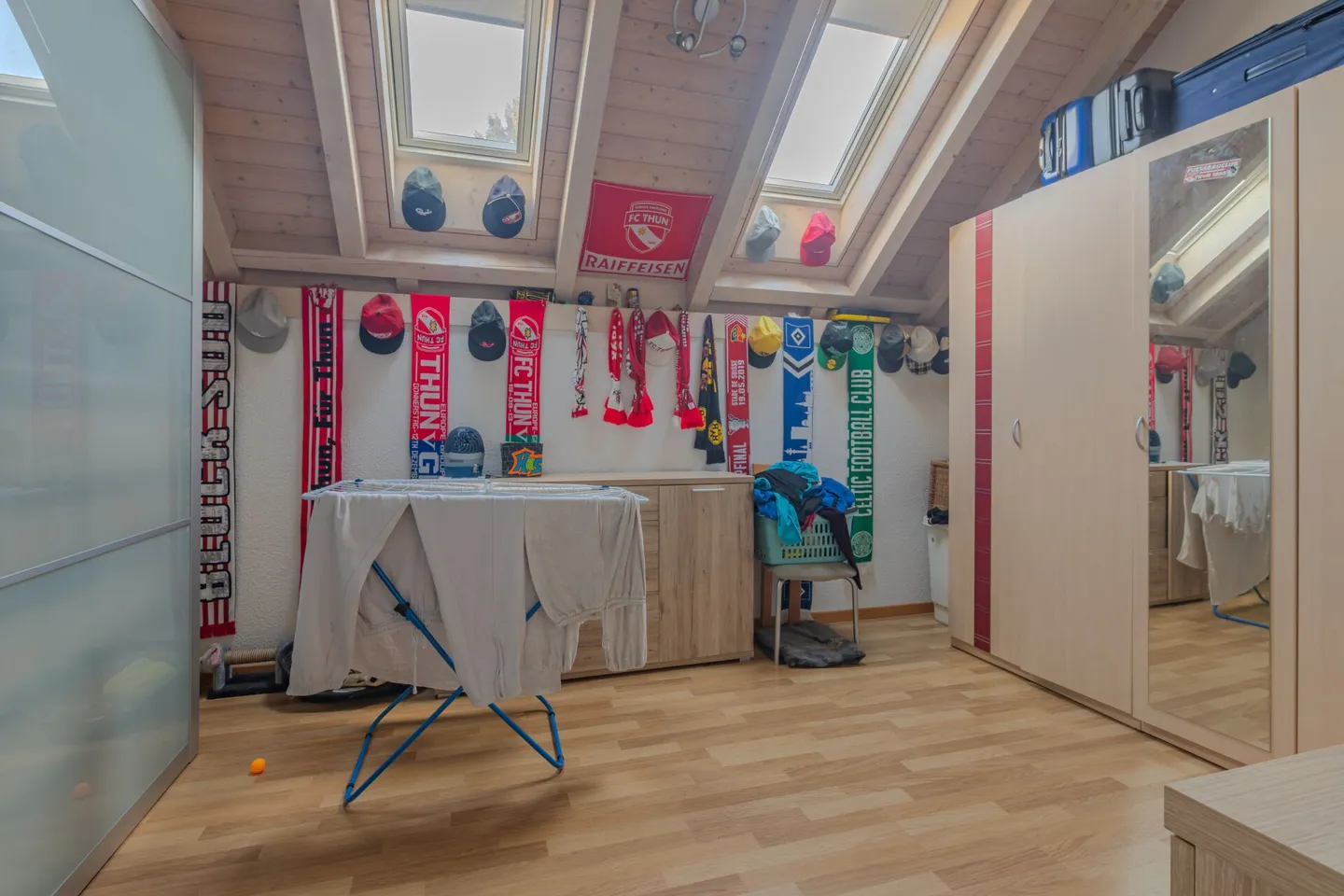 GROSSEN IMMOBILIEN - Gepflegter Hausteil mit drei 4.5-Zimmer-Wohnungen - Foto 16 von 17