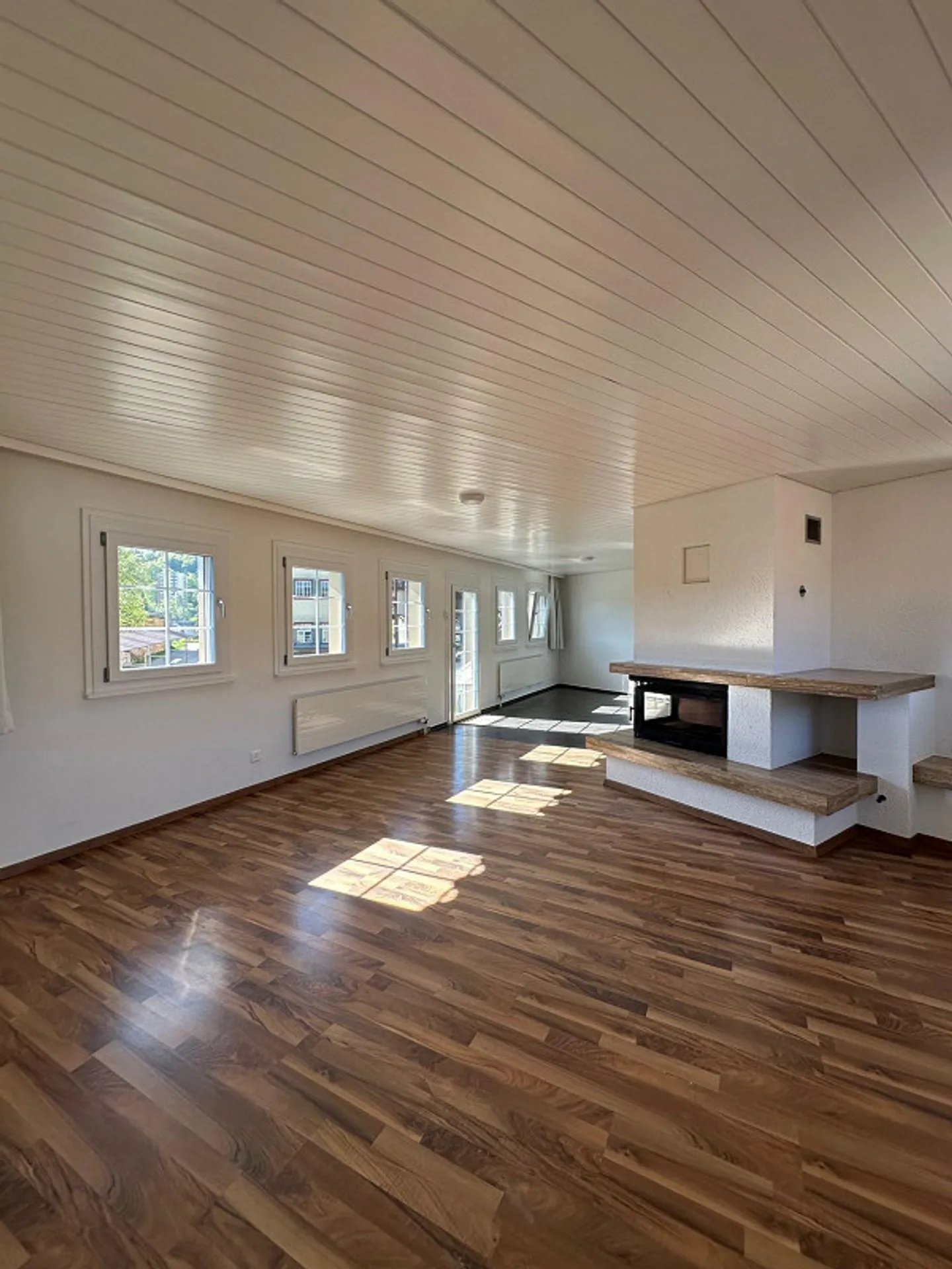 Vie spacieuse dans le vert – Appartement de 6,5 pièces avec jardin, balcon et sauna - Photo 4 sur 19