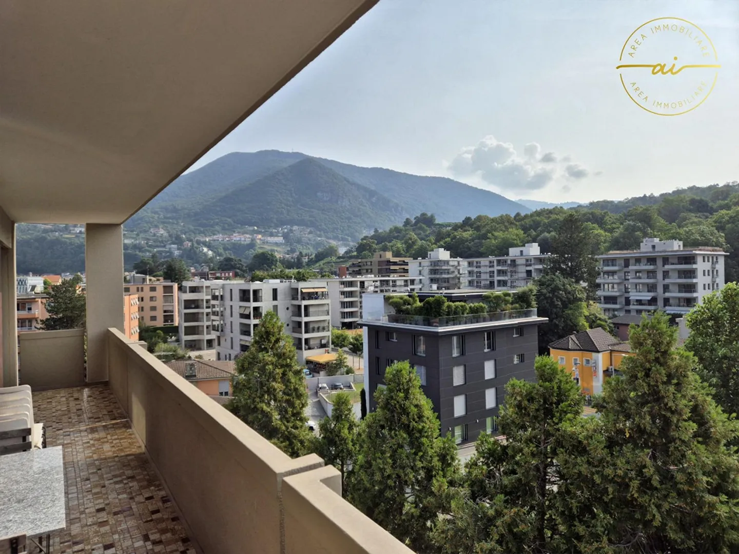 PRATISCHES 3.5-ZIMMER-APARTMENT IN ZENTRALER LAGE - MENDRISIO - Foto 2 von 13