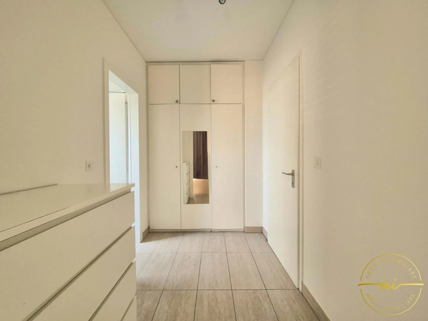 PRATISCHES 3.5-ZIMMER-APARTMENT IN ZENTRALER LAGE - MENDRISIO - Foto 8 von 13