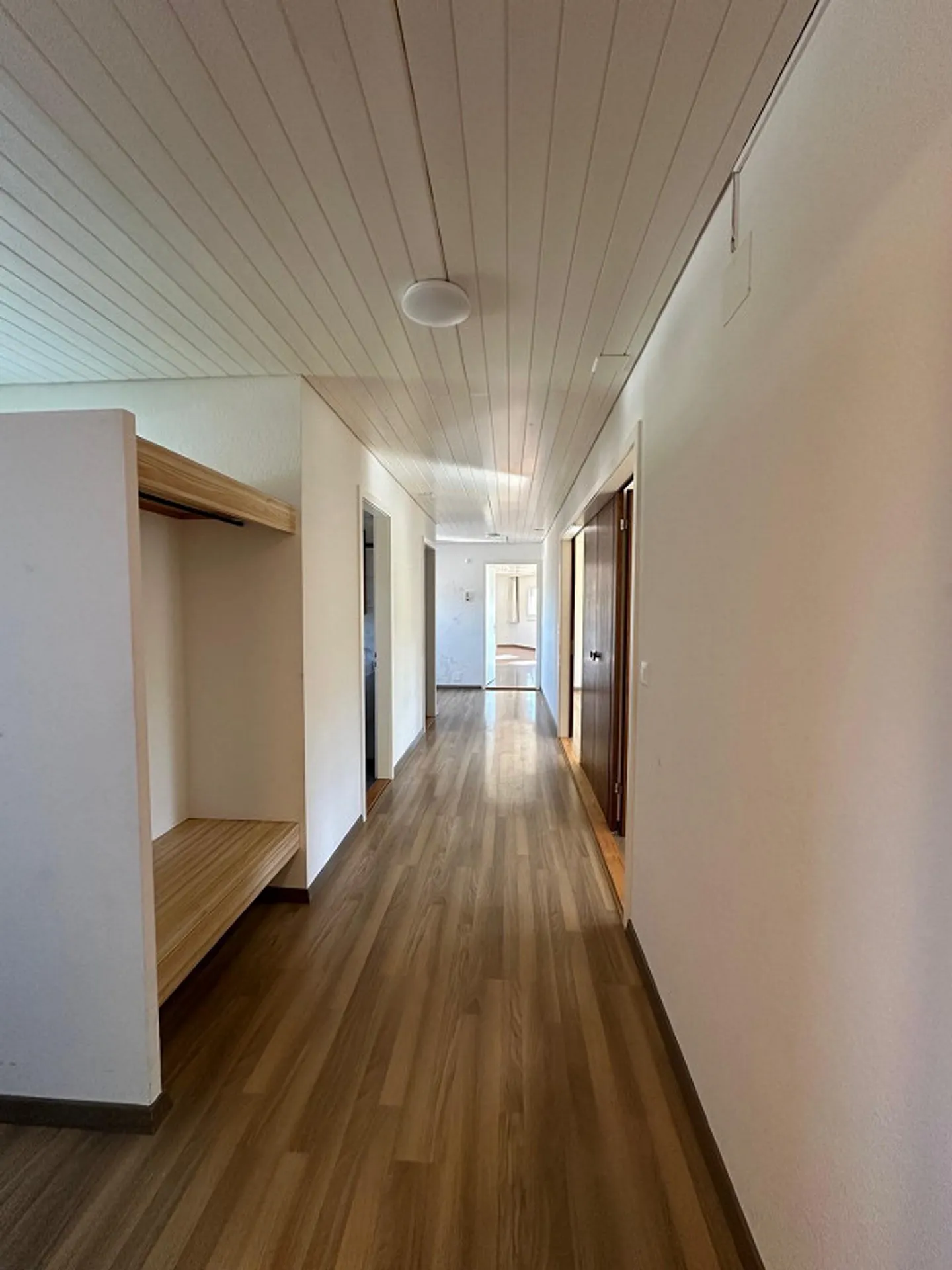 Vie spacieuse dans le vert – Appartement de 6,5 pièces avec jardin, balcon et sauna - Photo 10 sur 19