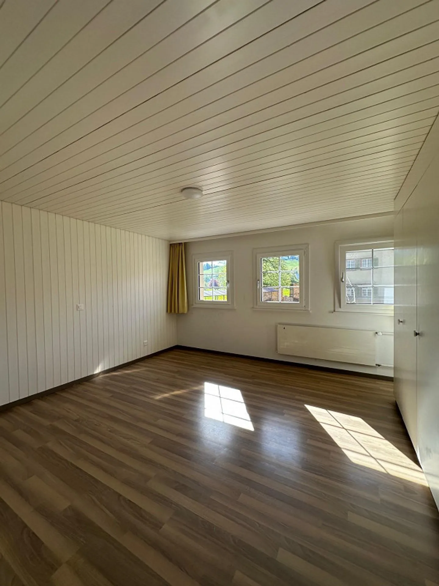 Vie spacieuse dans le vert – Appartement de 6,5 pièces avec jardin, balcon et sauna - Photo 11 sur 19