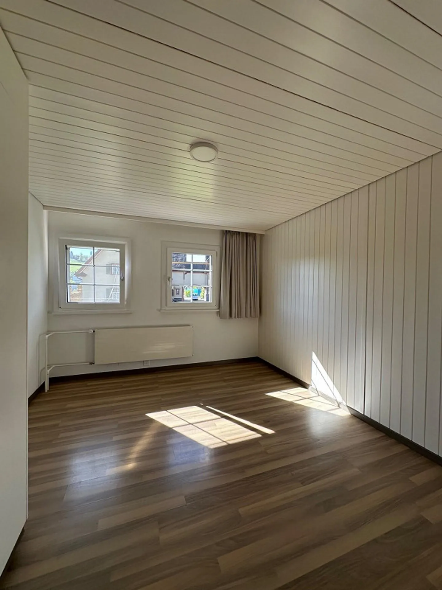 Vie spacieuse dans le vert – Appartement de 6,5 pièces avec jardin, balcon et sauna - Photo 12 sur 19