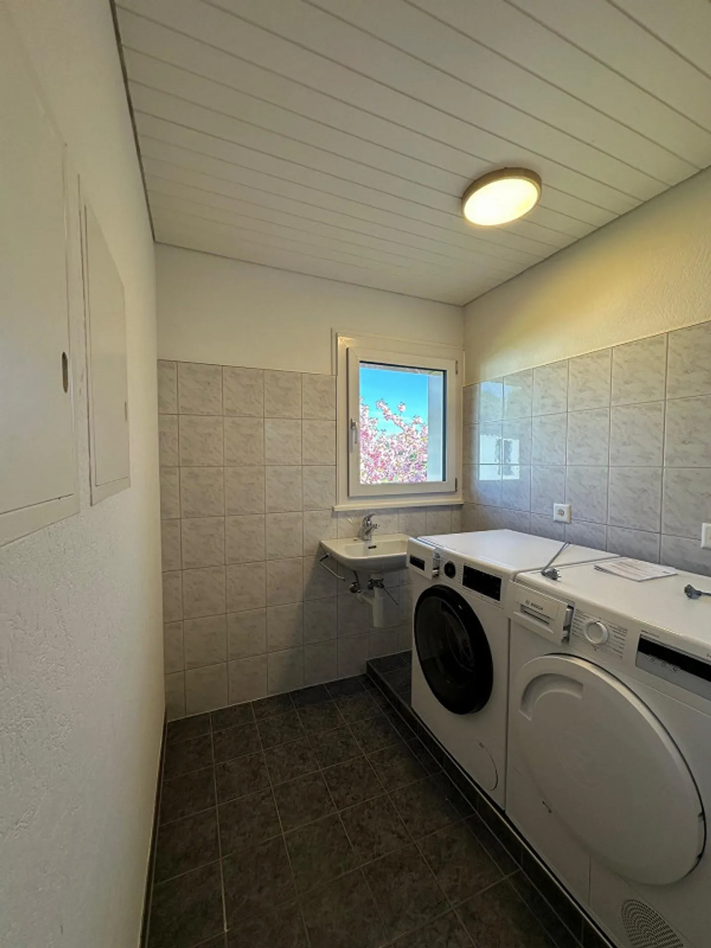 Vie spacieuse dans le vert – Appartement de 6,5 pièces avec jardin, balcon et sauna - Photo 13 sur 19