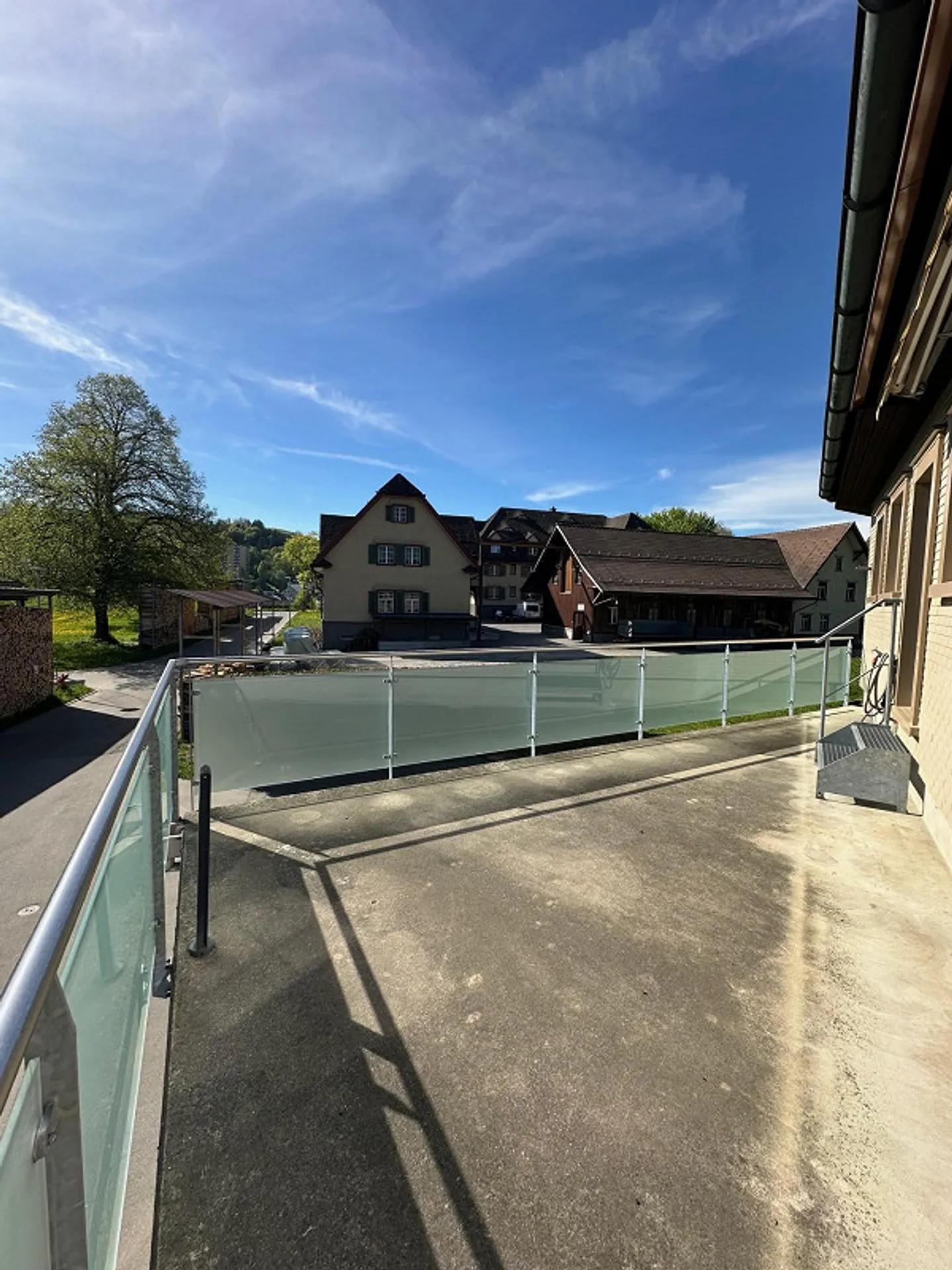 Vie spacieuse dans le vert – Appartement de 6,5 pièces avec jardin, balcon et sauna - Photo 14 sur 19