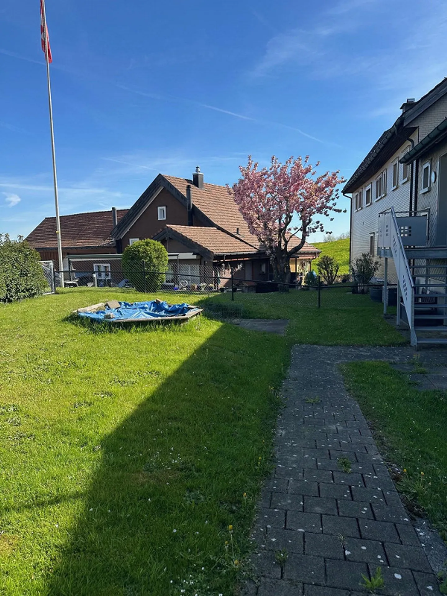 Vie spacieuse dans le vert – Appartement de 6,5 pièces avec jardin, balcon et sauna - Photo 15 sur 19