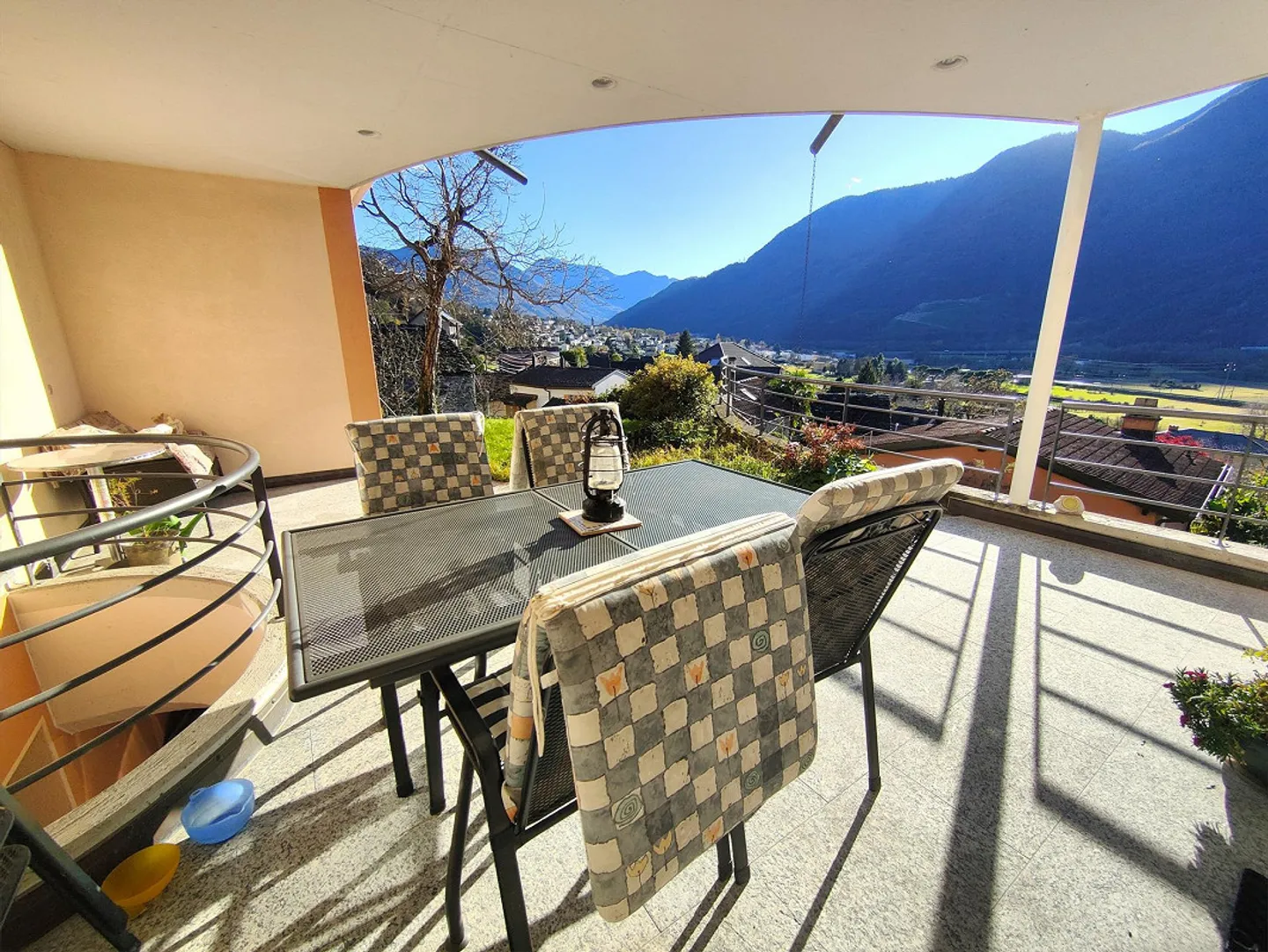 Casa bifamiliare con giardino a Claro immersa nella natura - Foto 15 di 22