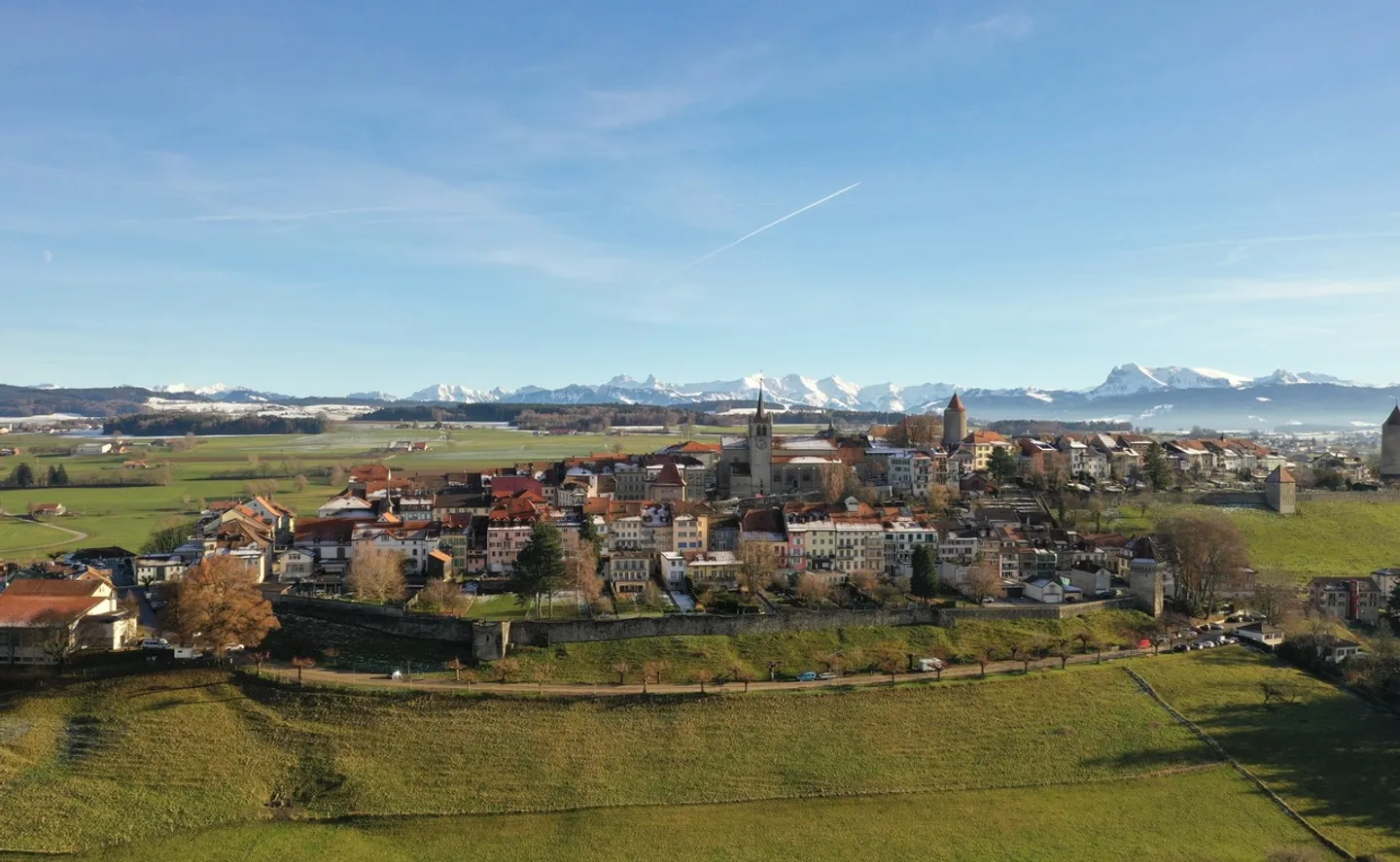 Appartement atypique 2,5 pièces avec grande terrasse - Foto 1 di 9
