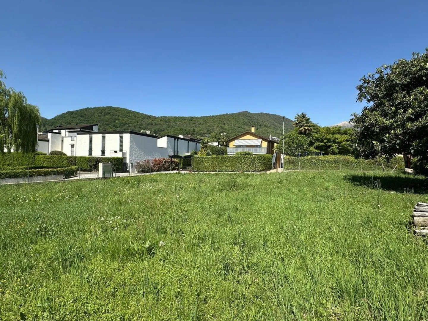 Terreno edificabile di 965 mq, pianeggiante, soleggiato e servito - Foto 5 di 6