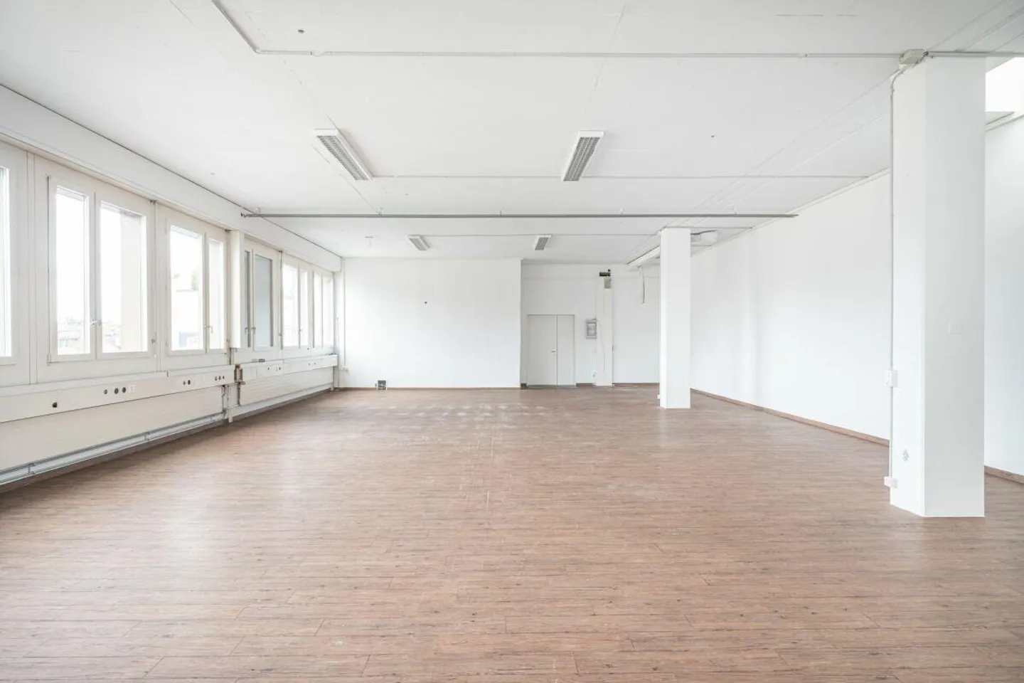 Spazio ufficio luminoso con potenziale - Foto 4 di 7