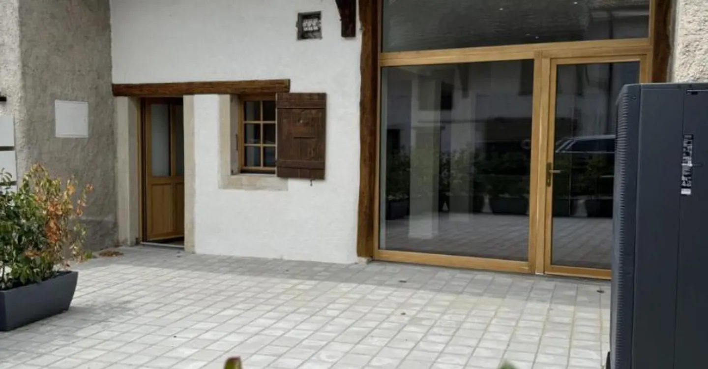 Außergewöhnliches, vollständig renoviertes Triplexhaus mit 5,5 Zimmern - - Foto 1 von 7