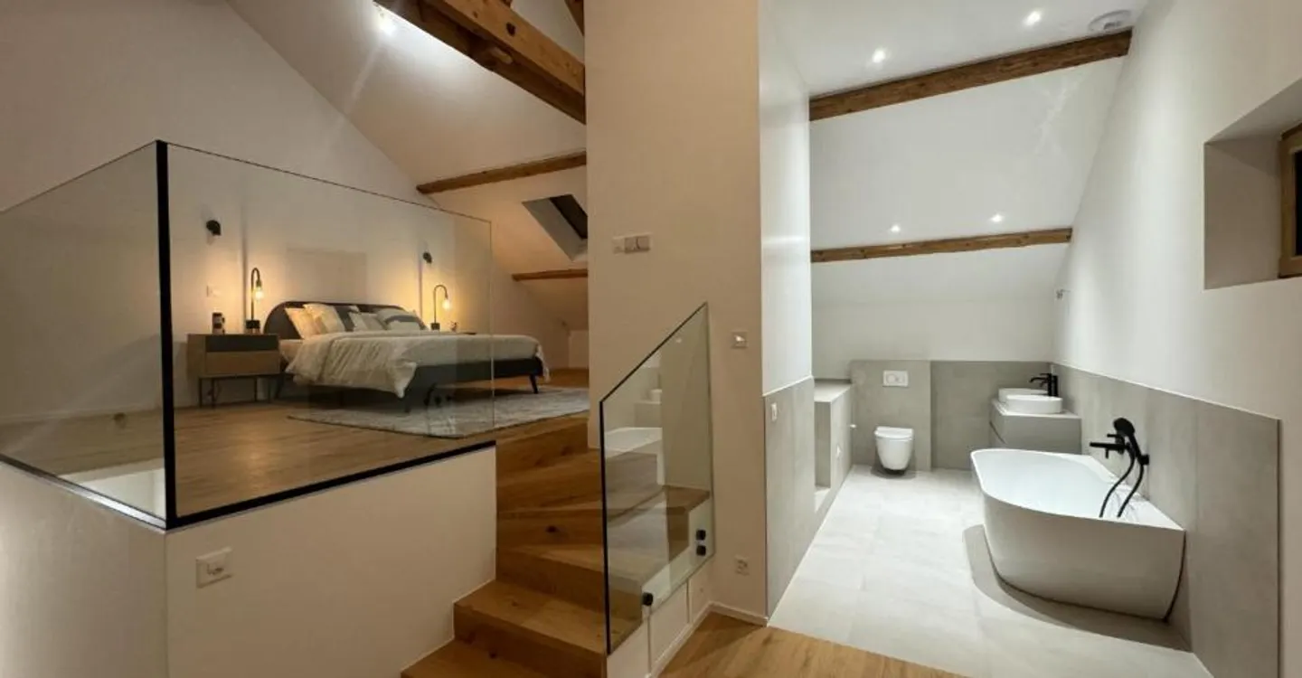 Außergewöhnliches, vollständig renoviertes Triplexhaus mit 5,5 Zimmern - - Foto 2 von 7
