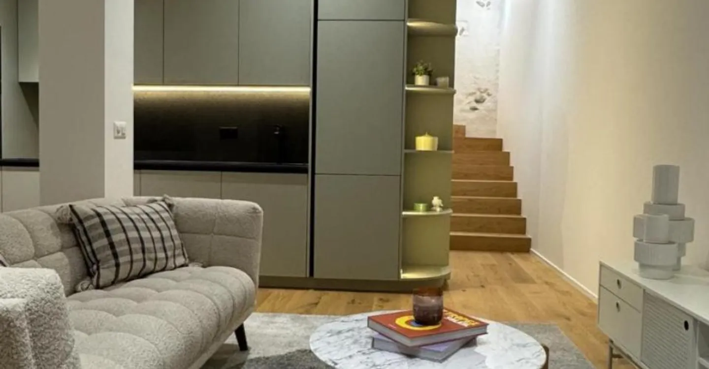 Außergewöhnliches, vollständig renoviertes Triplexhaus mit 5,5 Zimmern - - Foto 4 von 7