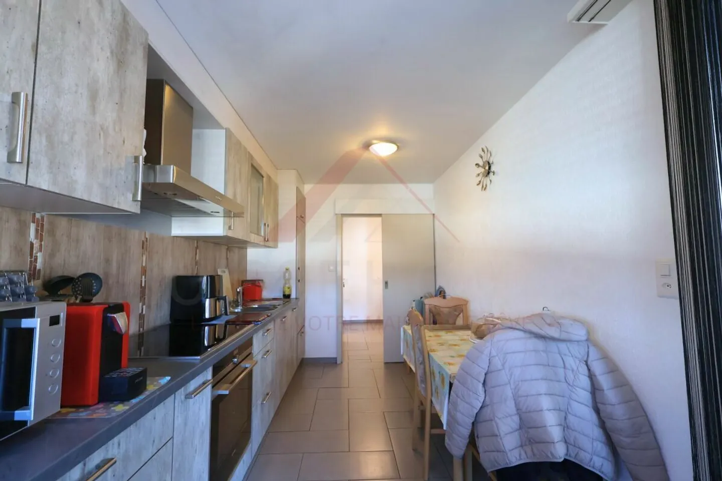 «Coup de coeur in Échallens 122 m² hell mit Balkon, Kamin und Dachgeschoss zum Umbau» - Photo 6 sur 11