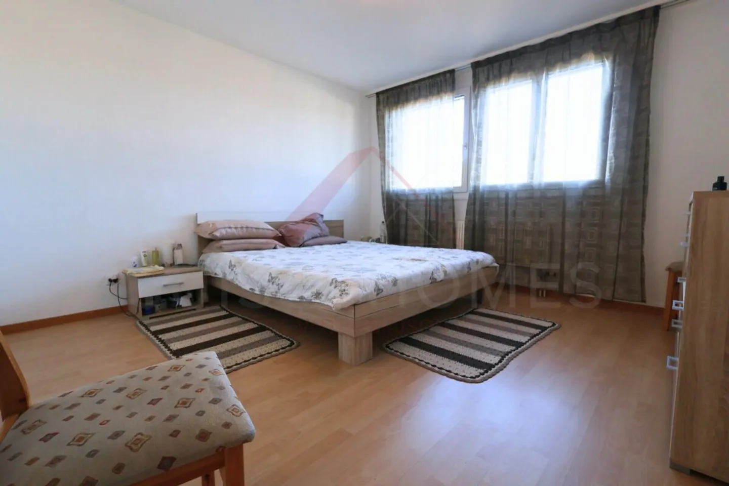 «Coup de coeur in Échallens 122 m² hell mit Balkon, Kamin und Dachgeschoss zum Umbau» - Photo 7 sur 11