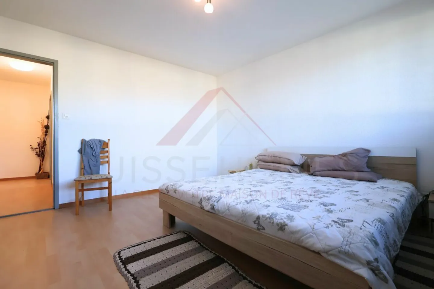 «Coup de coeur in Échallens 122 m² hell mit Balkon, Kamin und Dachgeschoss zum Umbau» - Photo 8 sur 11
