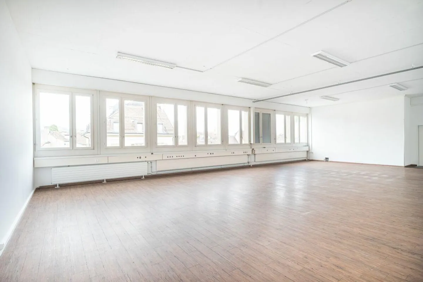 Spazio ufficio luminoso con potenziale - Foto 5 di 7