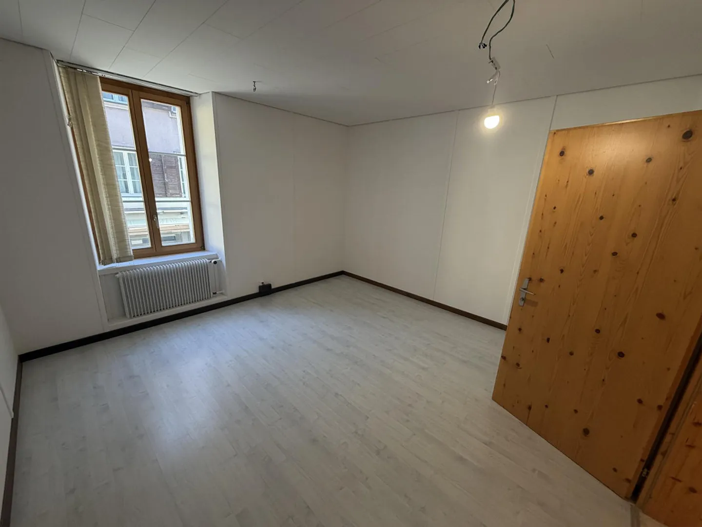 Charmante 3.5-Zimmer-Wohnung in historischem Altbau in Altdorf - Foto 7 di 9