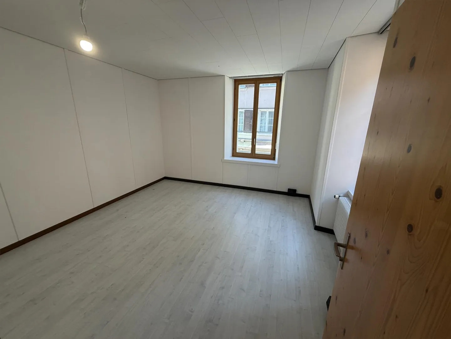 Charmante 3.5-Zimmer-Wohnung in historischem Altbau in Altdorf - Foto 8 di 9