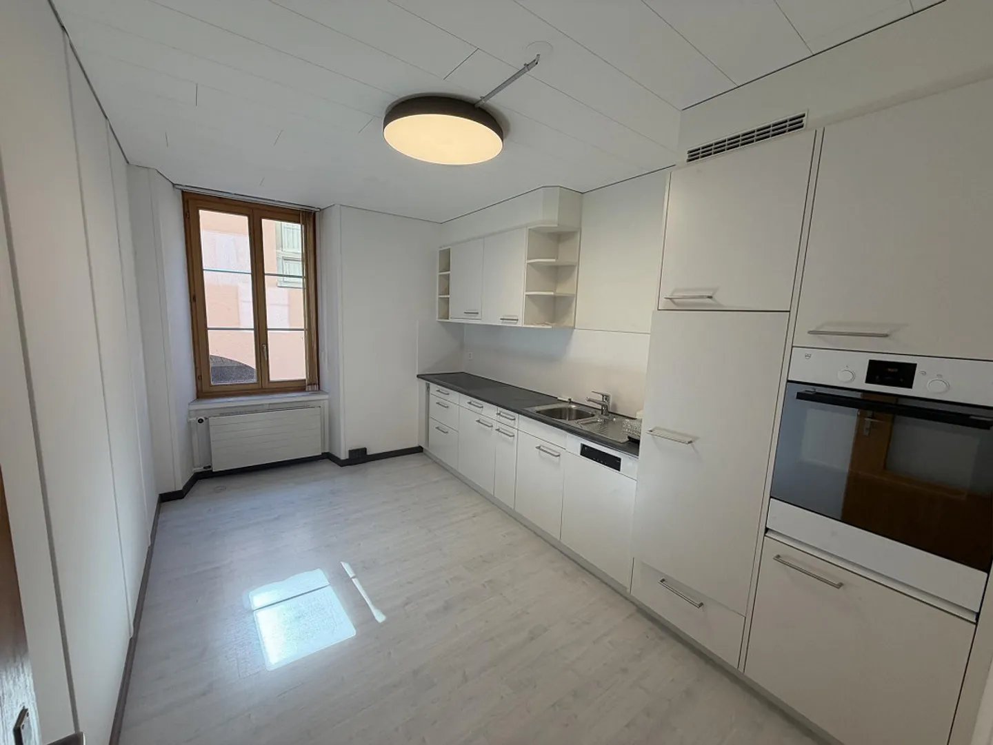 Charmante 3.5-Zimmer-Wohnung in historischem Altbau in Altdorf - Foto 1 di 9