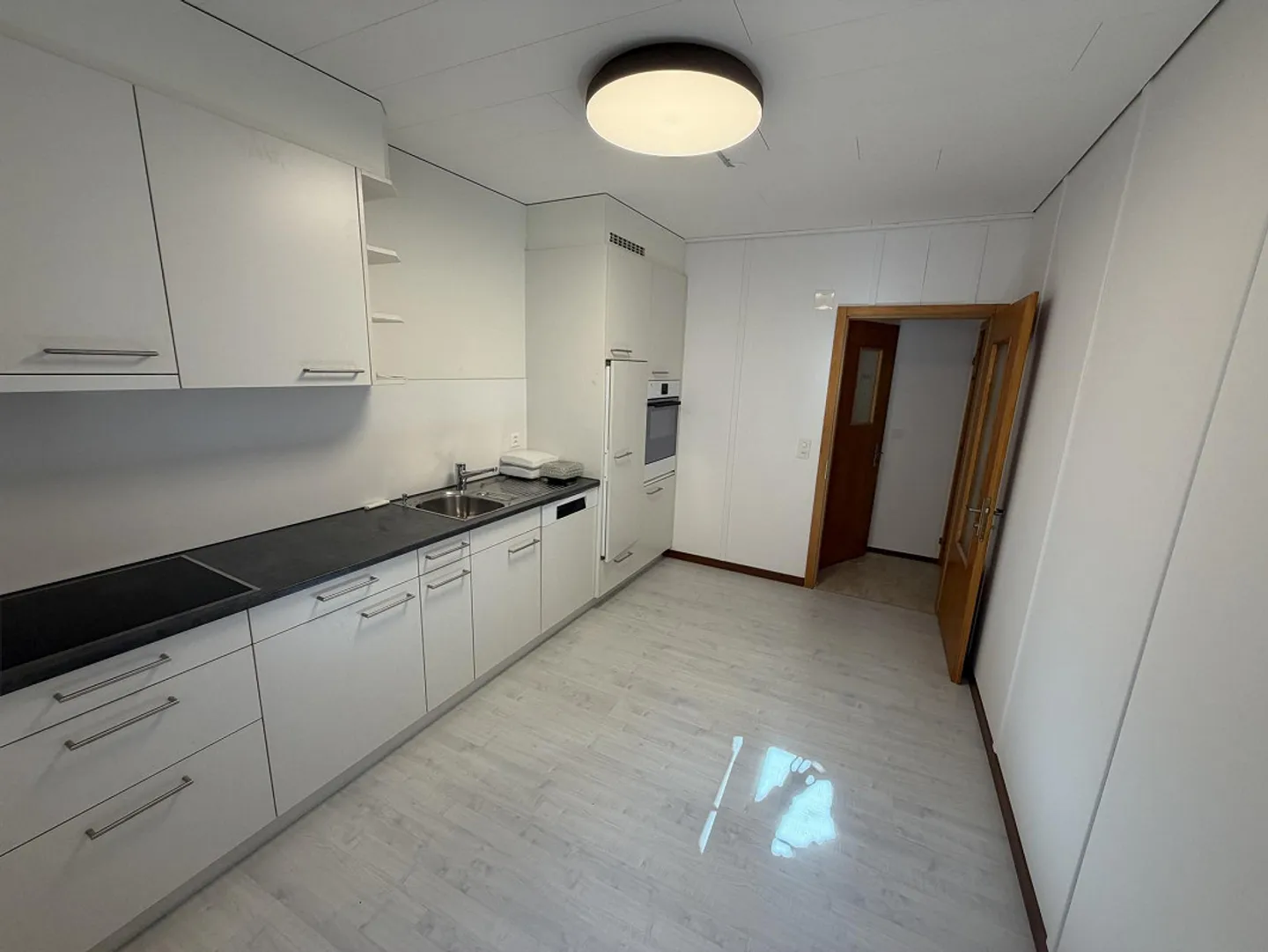 Charmante 3.5-Zimmer-Wohnung in historischem Altbau in Altdorf - Foto 2 di 9