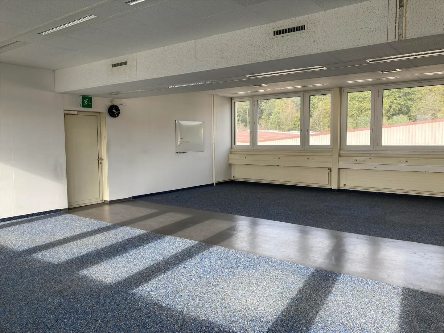 «Büroflächen in geschäftigem Logistikindustriequartier» - Foto 2 von 4